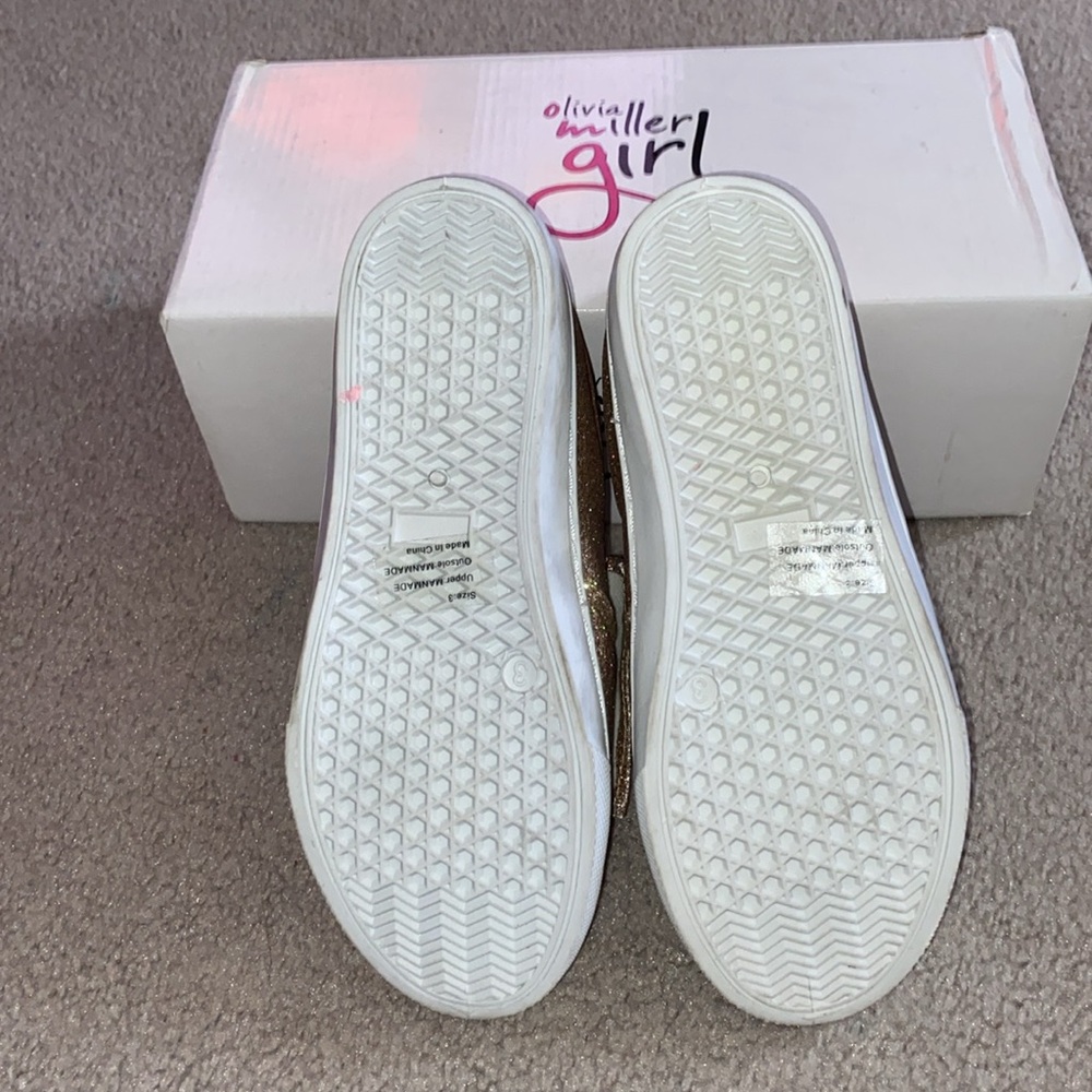 Shoes - Picture 2 of 3